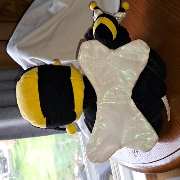 Porcelain Bumblebee doll, 15 in with rotating shoulders - Picture 3 of 4